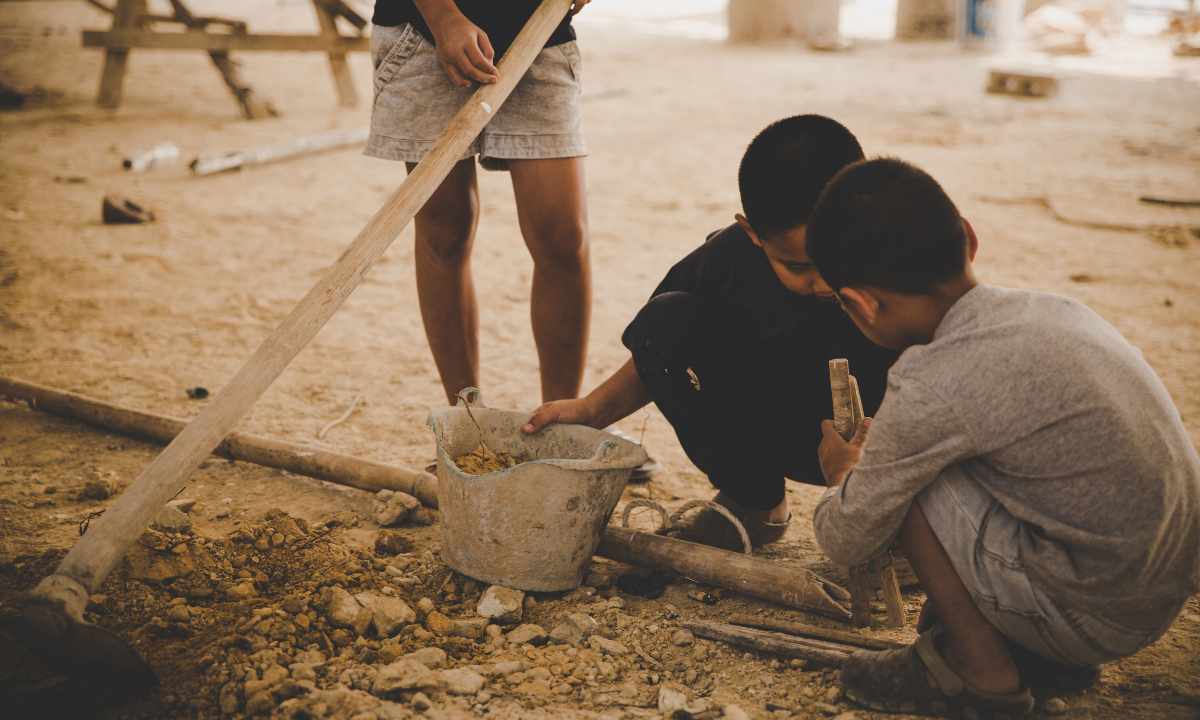 NIÑOS TRABAJANDO